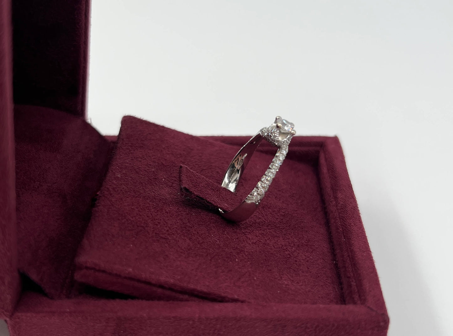 ANELLO SOLITARIO IN ORO 18KT BIANCO