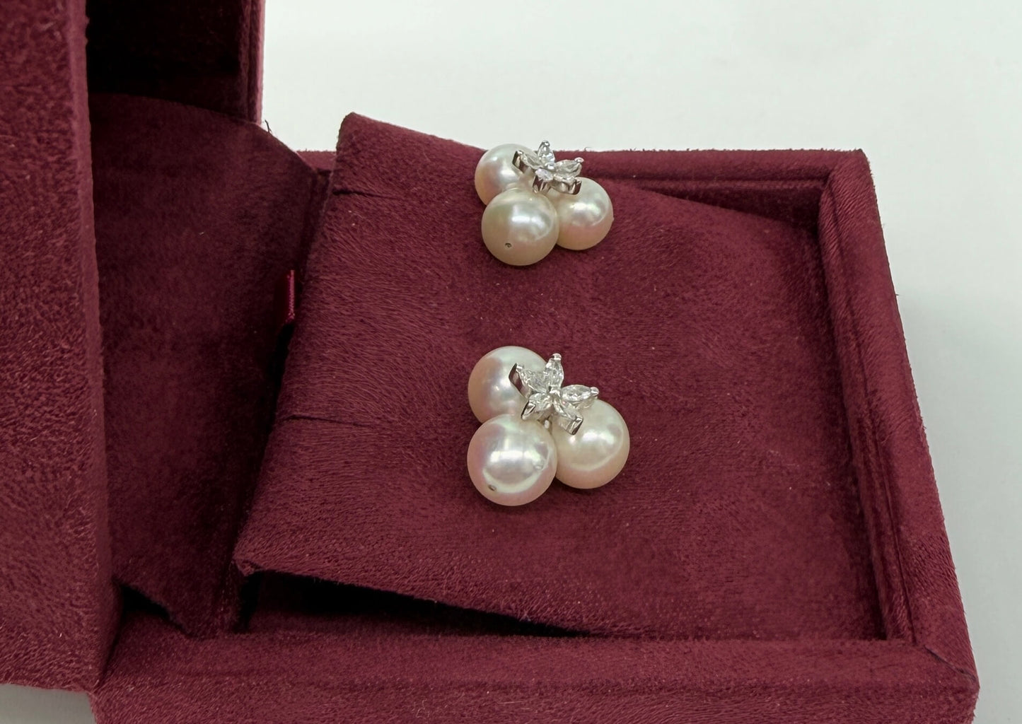 COPPIA DI ORECCHINI ORO 18KT BIANCO CON PERLE E DIAMANTI