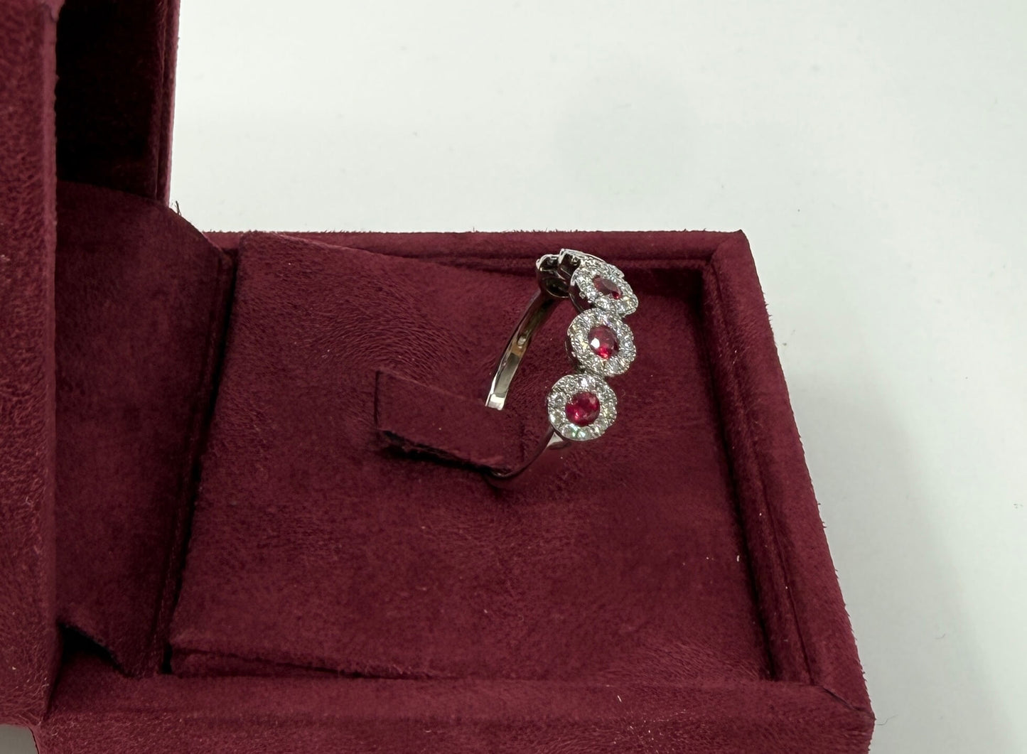 ANELLO IN ORO 18KT BIANCO CON DIAMANTI E RUBINI