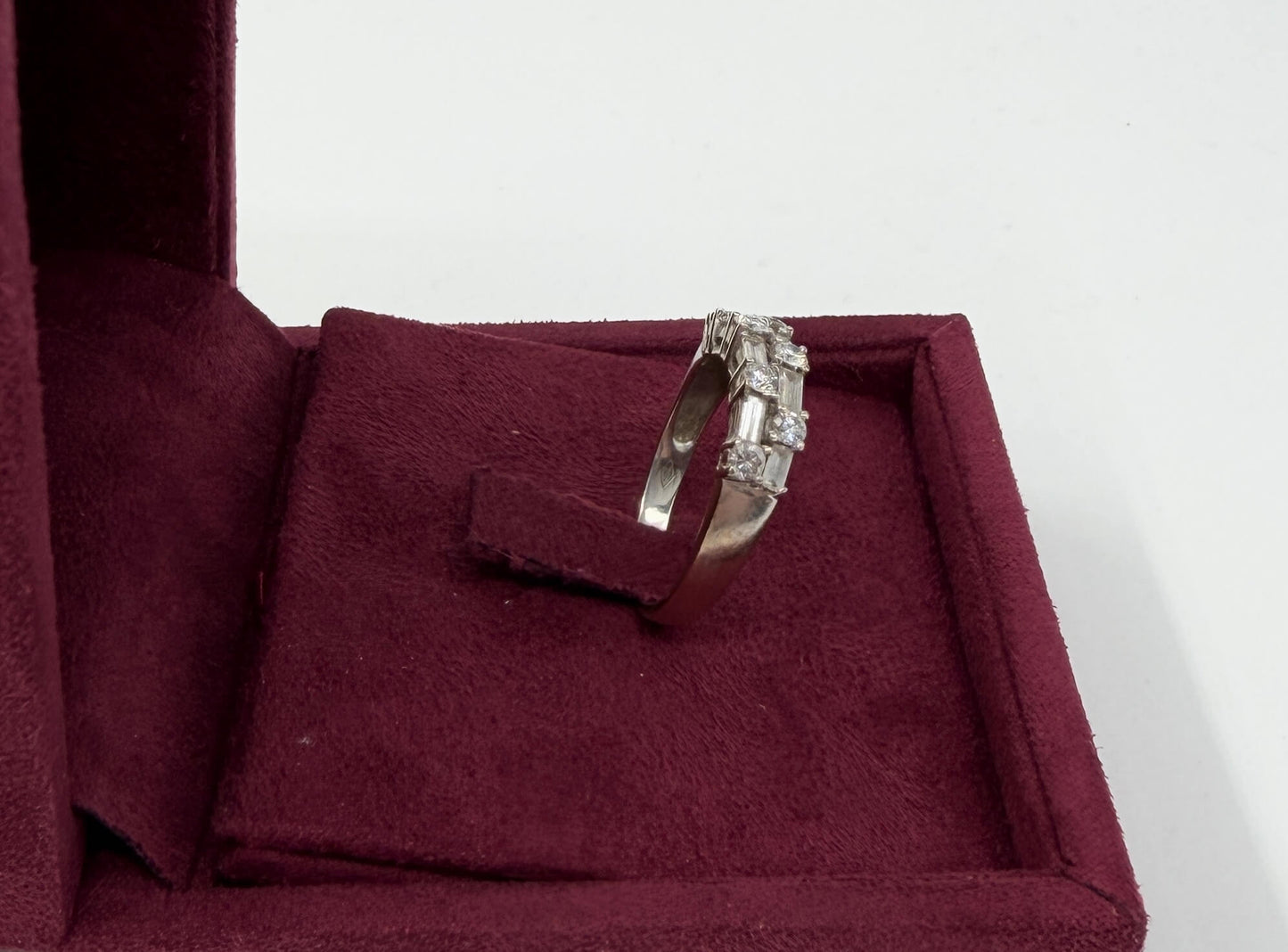 ANELLO IN ORO 18KT BIANCO CON DIAMANTI