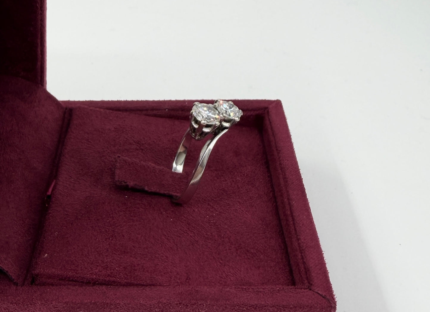 ANELLO IN ORO 18KT BIANCO CON DIAMANTI