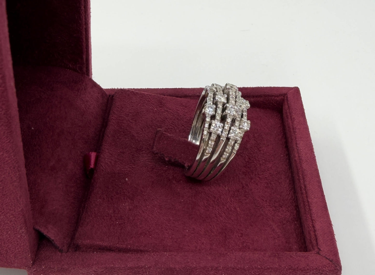 ANELLO SOLITARIO IN ORO 18KT BIANCO CON DIAMANTI