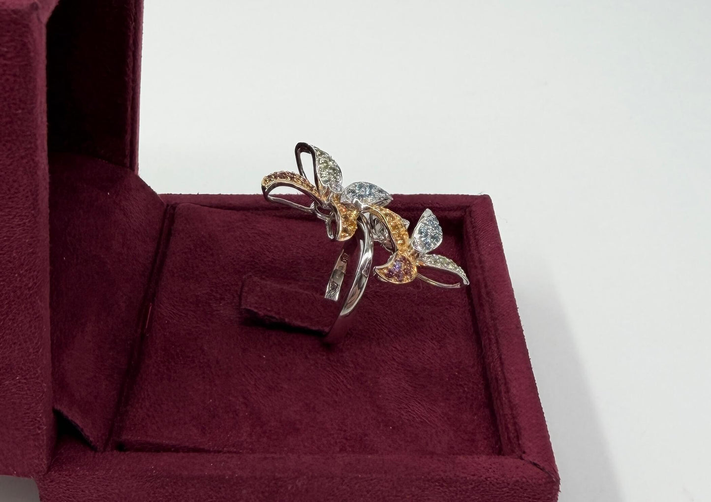 ANELLO IN ORO 18KT BIANCO CON DIAMANTI