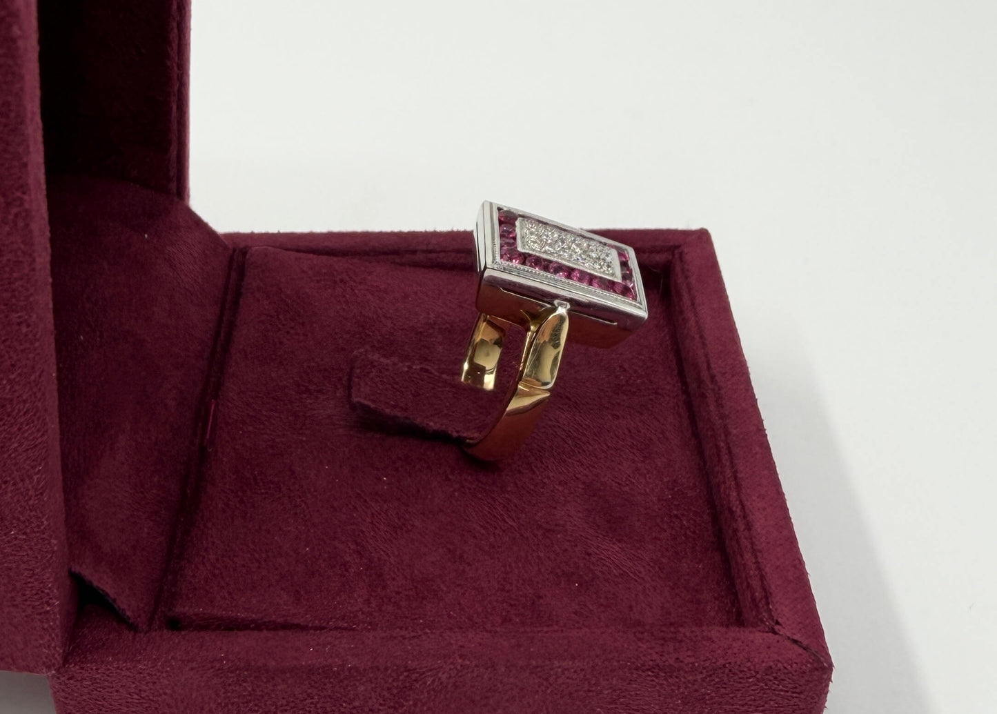 ANELLO IN ORO 18KT BICOLOR CON RUBINI E DIAMANTI