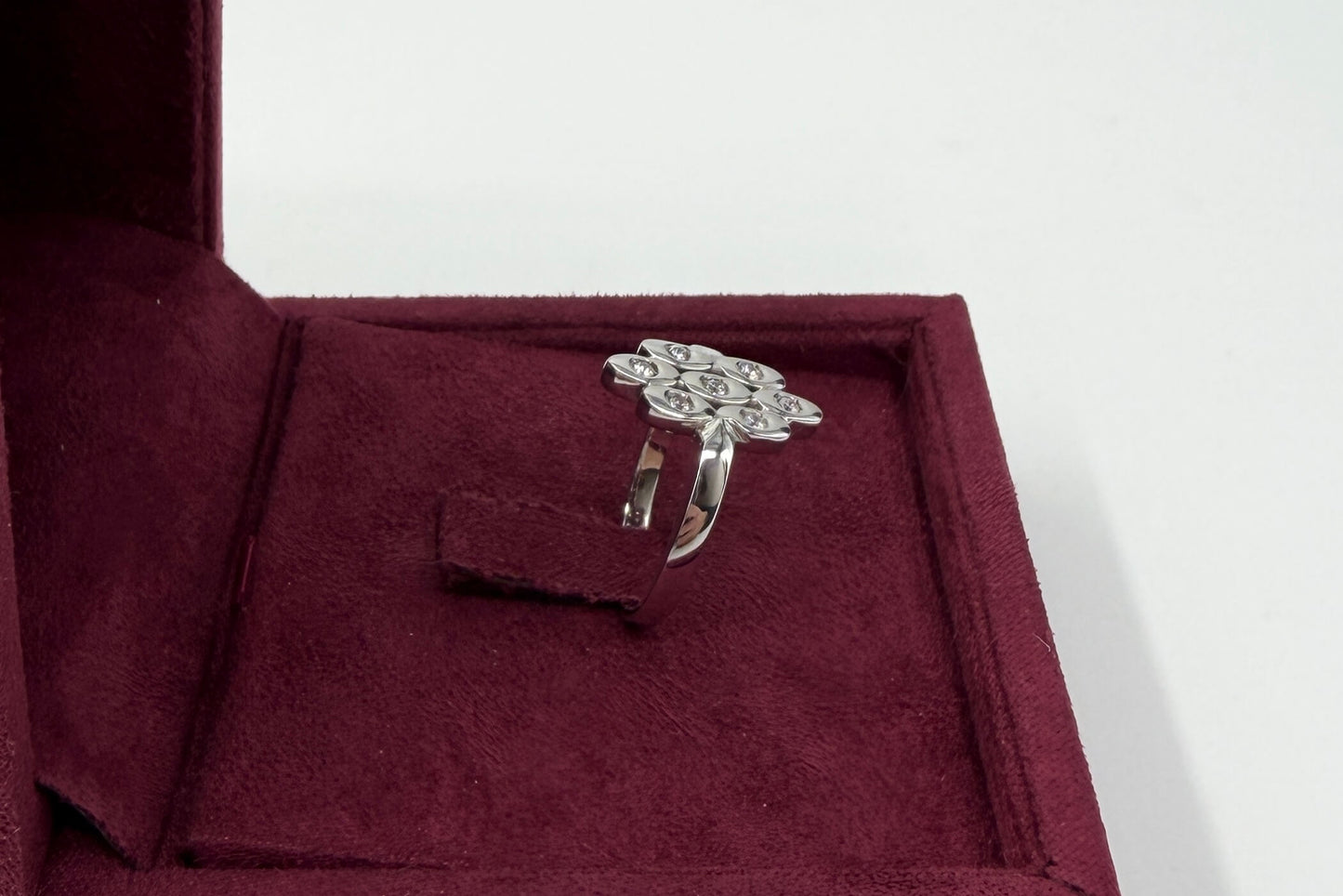 ANELLO IN ORO 18KT BIANCO CON DIAMANTI