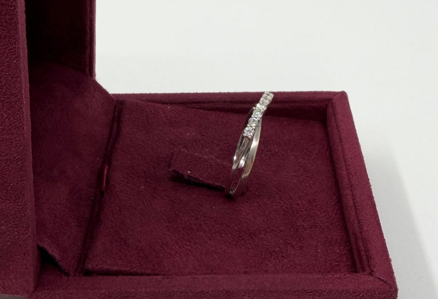 ANELLO IN ORO 18KT BIANCO CON DIAMANTI