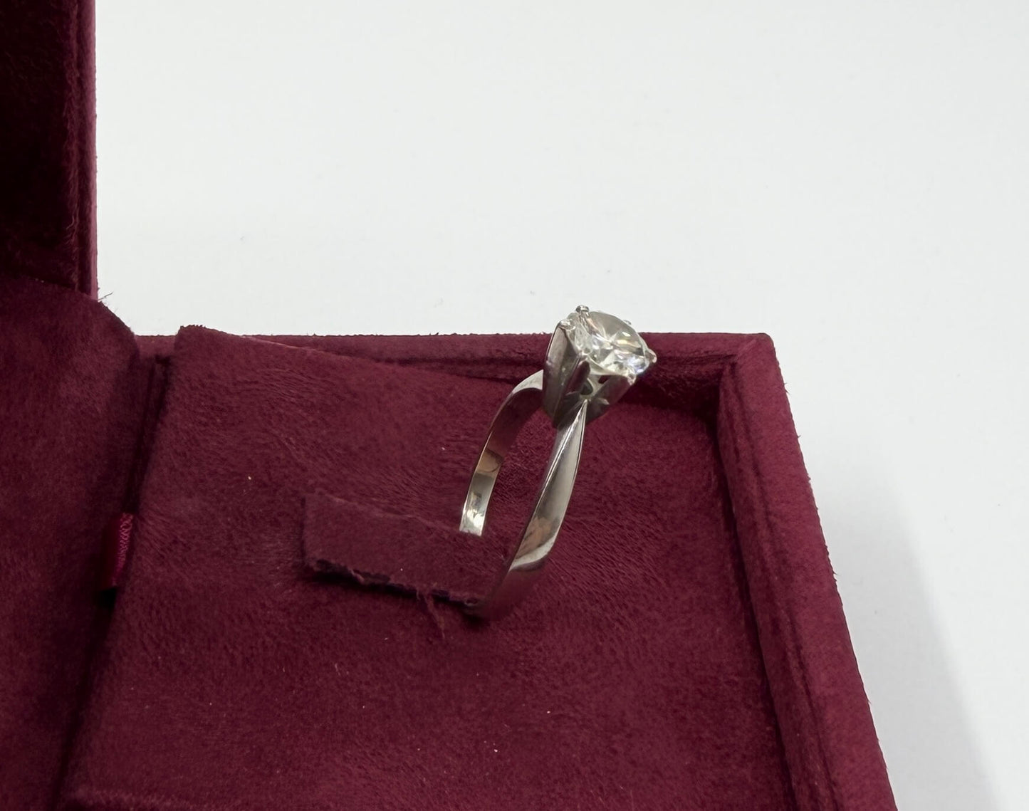 ANELLO SOLITARIO IN ORO 18KT BIANCO