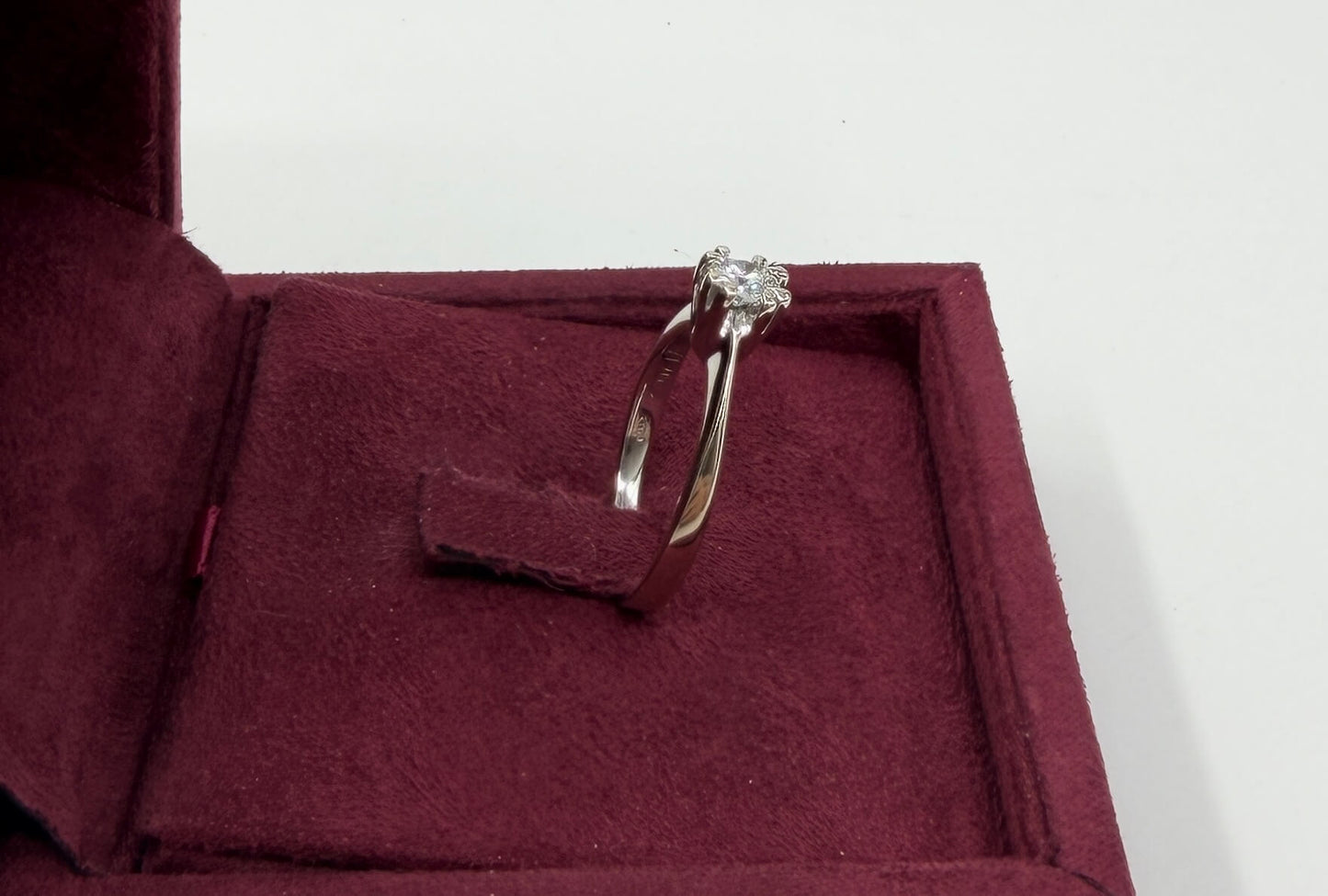 ANELLO SOLITARIO IN ORO 18KT BIANCO
