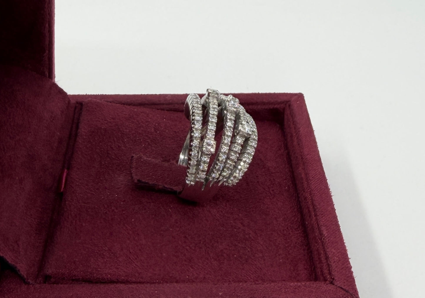 ANELLO IN ORO 18KT BIANCO CON DIAMANTI
