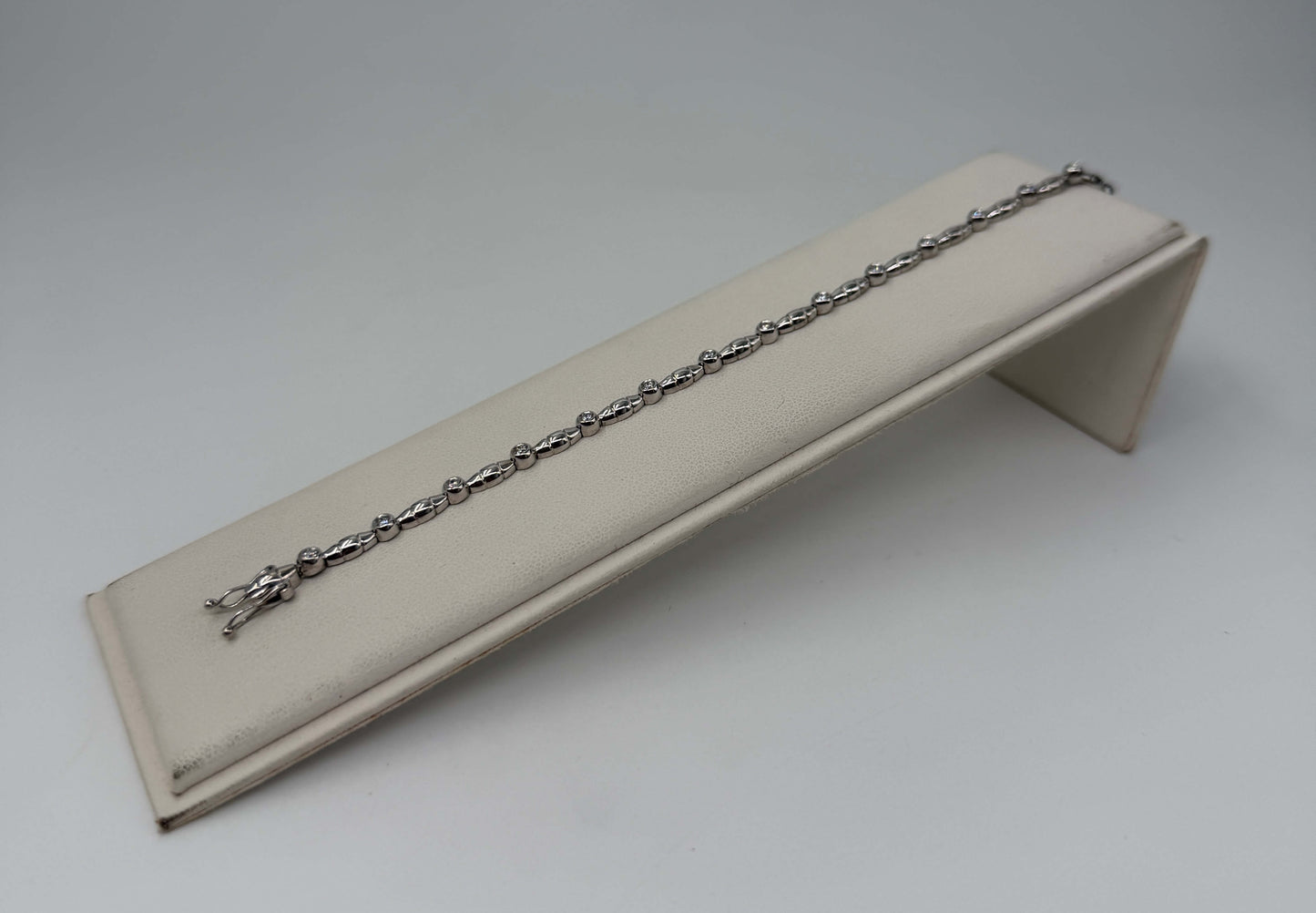 BRACCIALE 18 KT BIANCO CON DIAMANTI