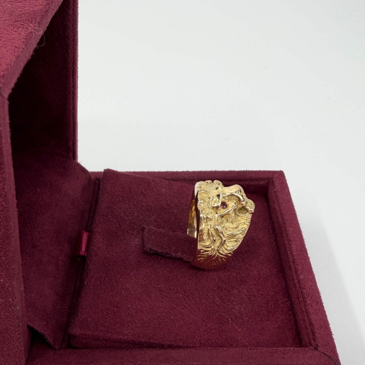 ANELLO ORO 18KT GIALLO Leone con Rubini Naturali da 0.02ct 8.52 gr