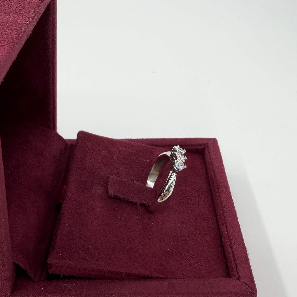 ANELLO ORO 18KT BIANCO Trilogy con Diamanti Naturali VVS/G tot. 0.45ct 3.70 gr