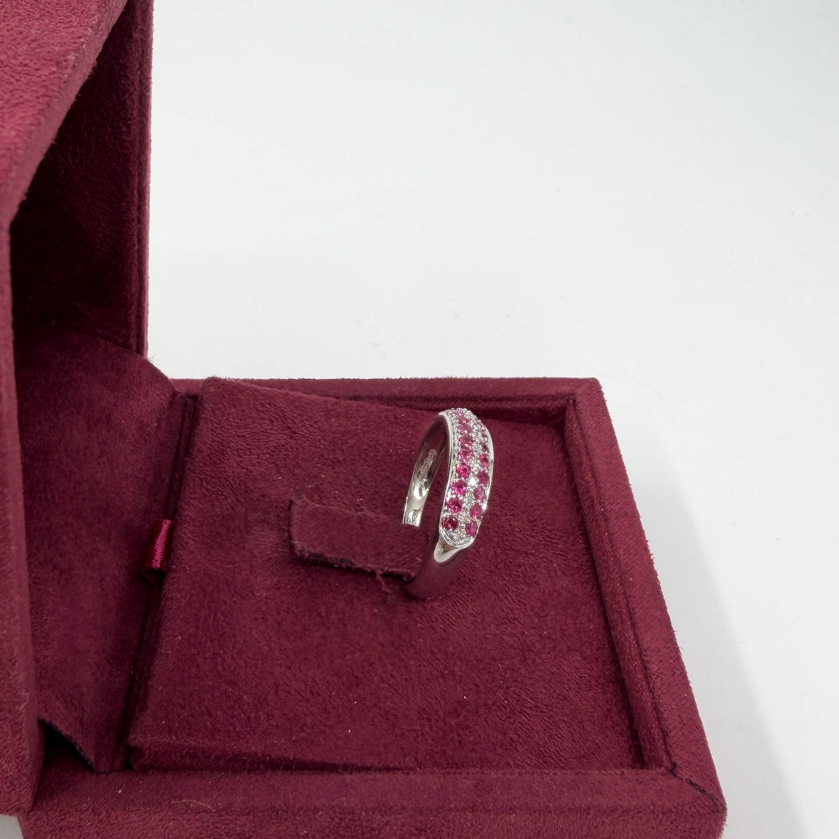ANELLO ORO 18KT BIANCO Pavè con Diamanti Naturali VS/G tot. 0.12ct e Rubini tot. 0.44ct 3.23 gr