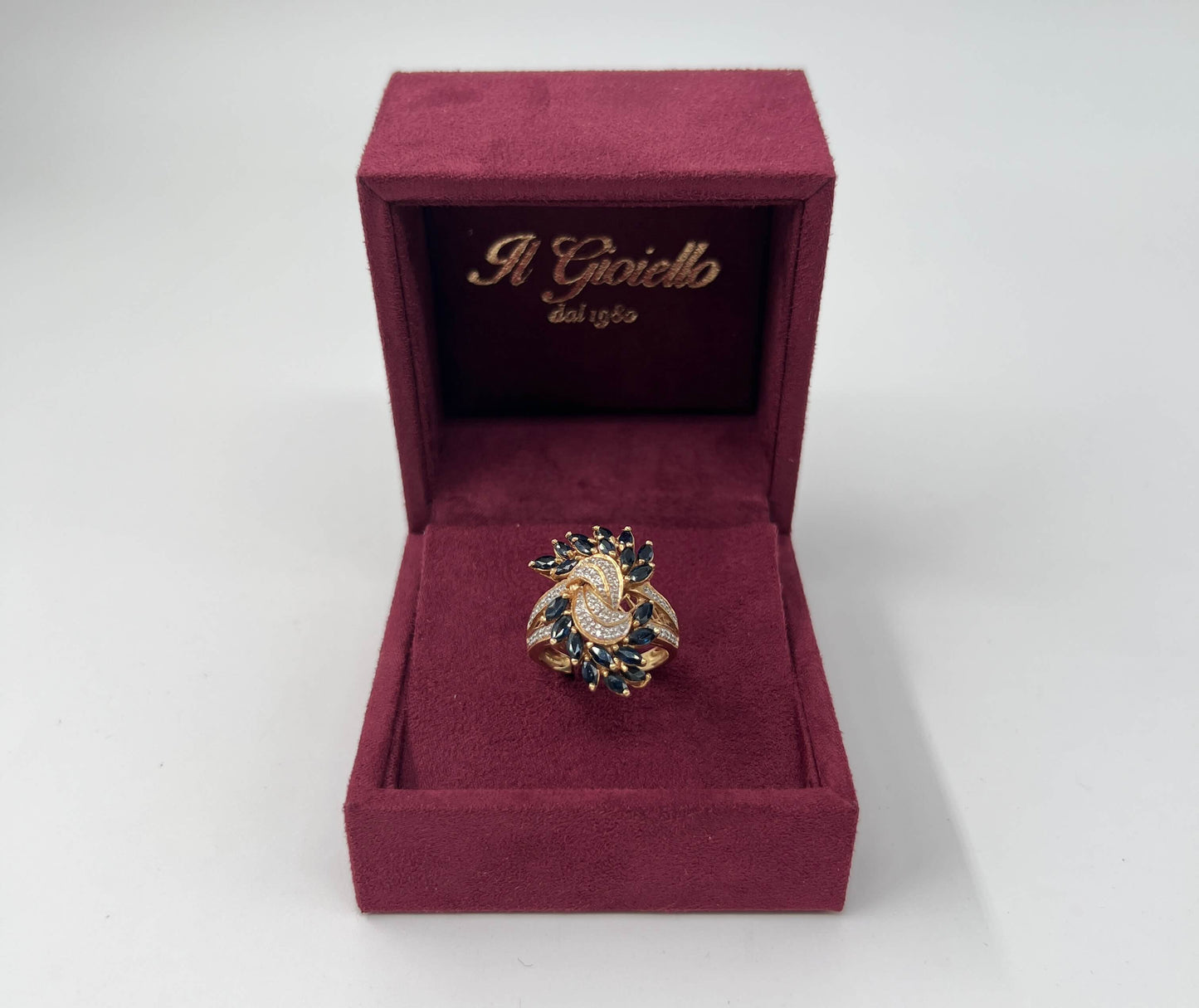 ANELLO IN ORO 18KT GIALLO CON DIAMANTI E ZAFFIRI