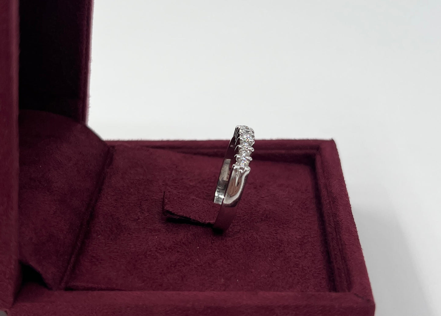 ANELLO IN ORO 18KT BIANCO CON DIAMANTI