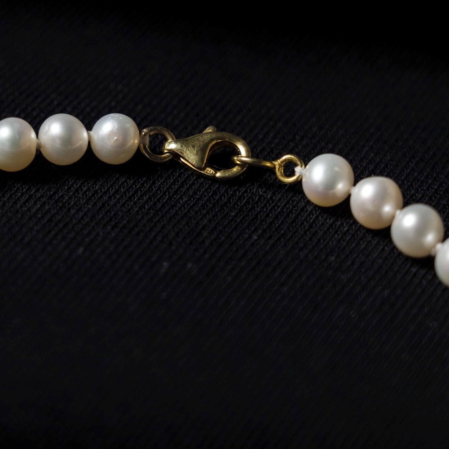 Dettaglio chiusura in argento 925 placcato oro 24kt