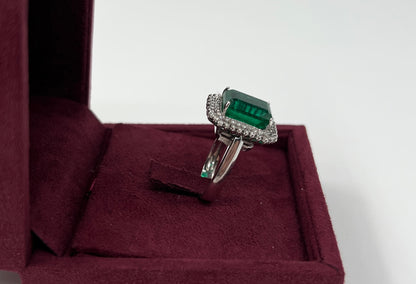 ANELLO IN ORO 18KT BIANCO CON SMERALDO E DIAMANTI