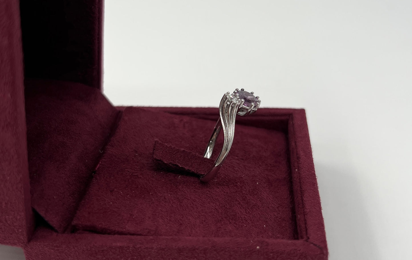 ANELLO IN ORO 18KT BIANCO CON DIAMANTE E AMETISTA