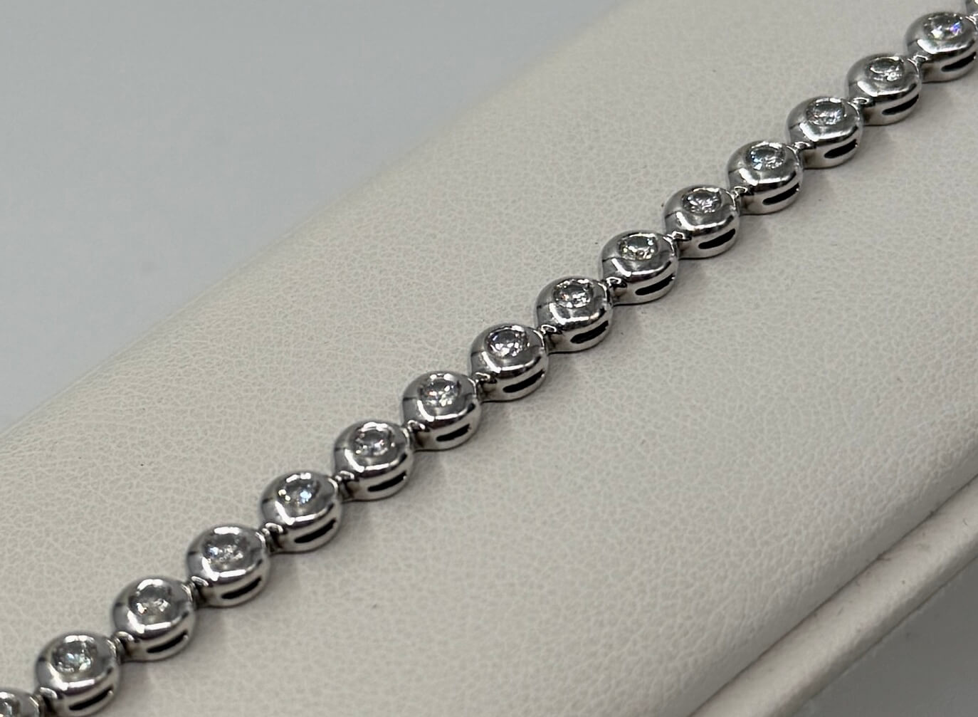 BRACCIALE TENNIS 18 KT CON DIAMANTI