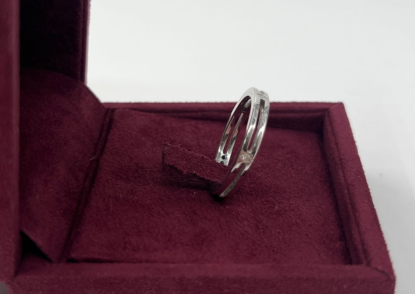 ANELLO IN ORO 18KT BIANCO CON DIAMANTI