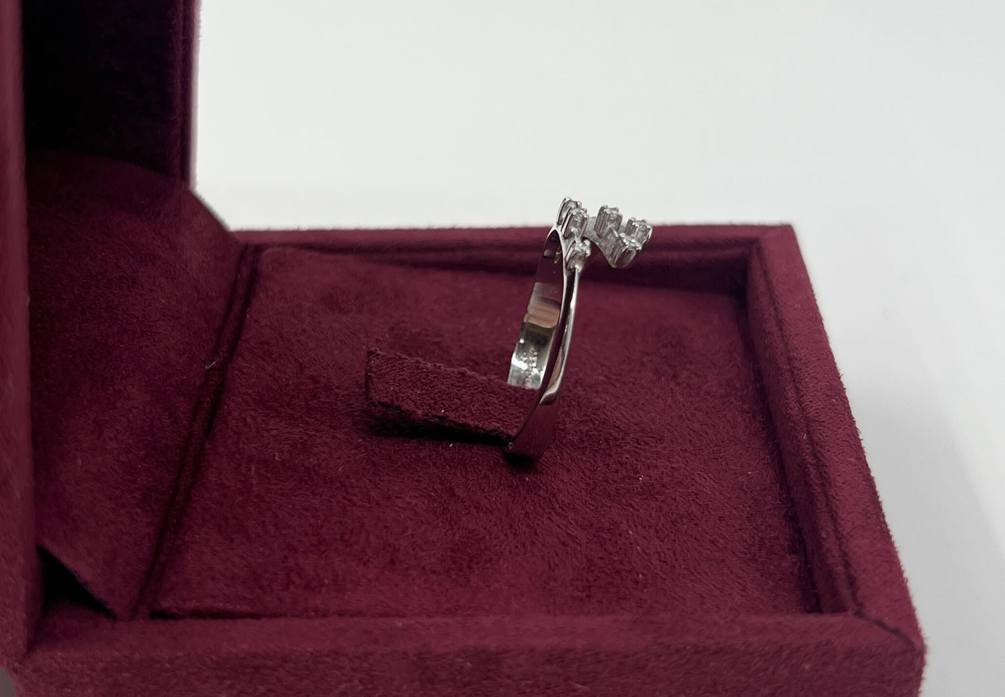 ANELLO IN ORO 18KT BIANCO CON DIAMANTI