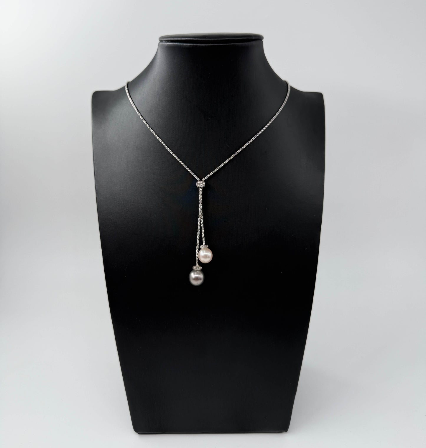 COLLANA ORO 18KT BIANCA CON DIAMANTI E PERLE NATURALI