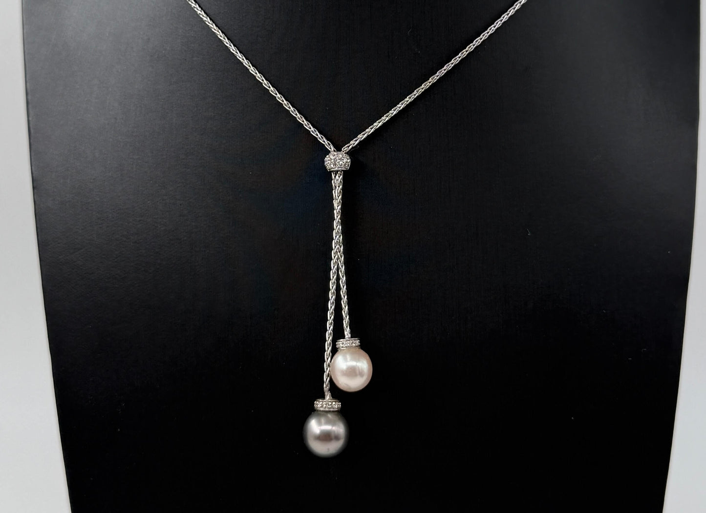 COLLANA ORO 18KT BIANCA CON DIAMANTI E PERLE NATURALI