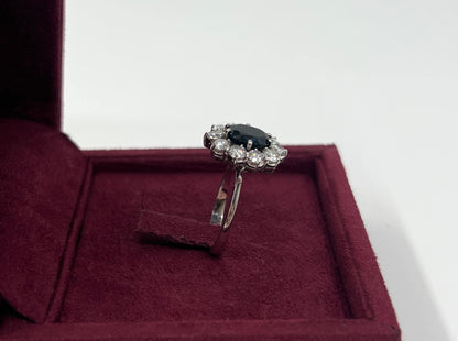 ANELLO IN ORO 18KT BIANCO CON ZAFFIRO E DIAMANTI