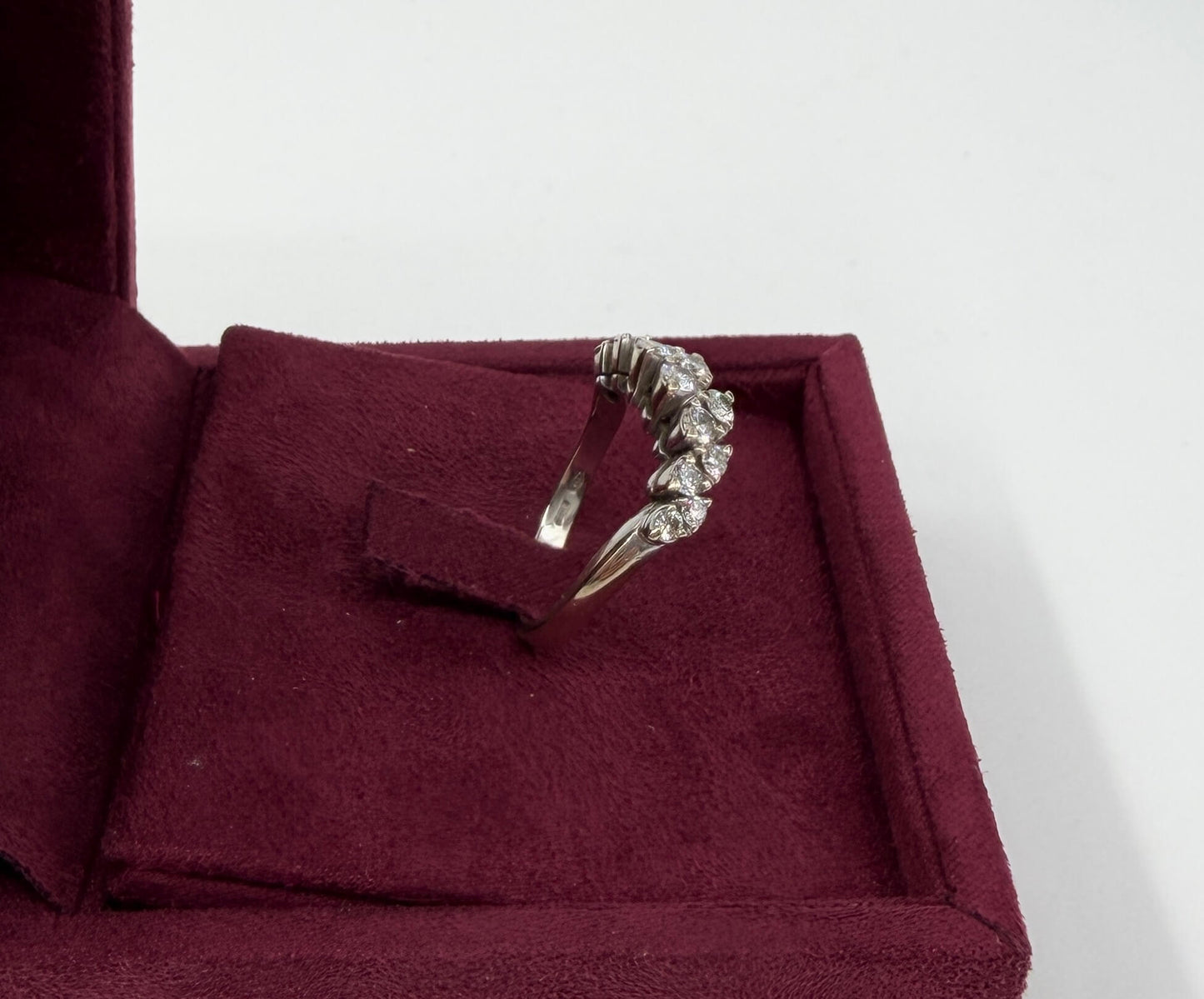 ANELLO IN ORO 18KT BIANCO CON DIAMANTI