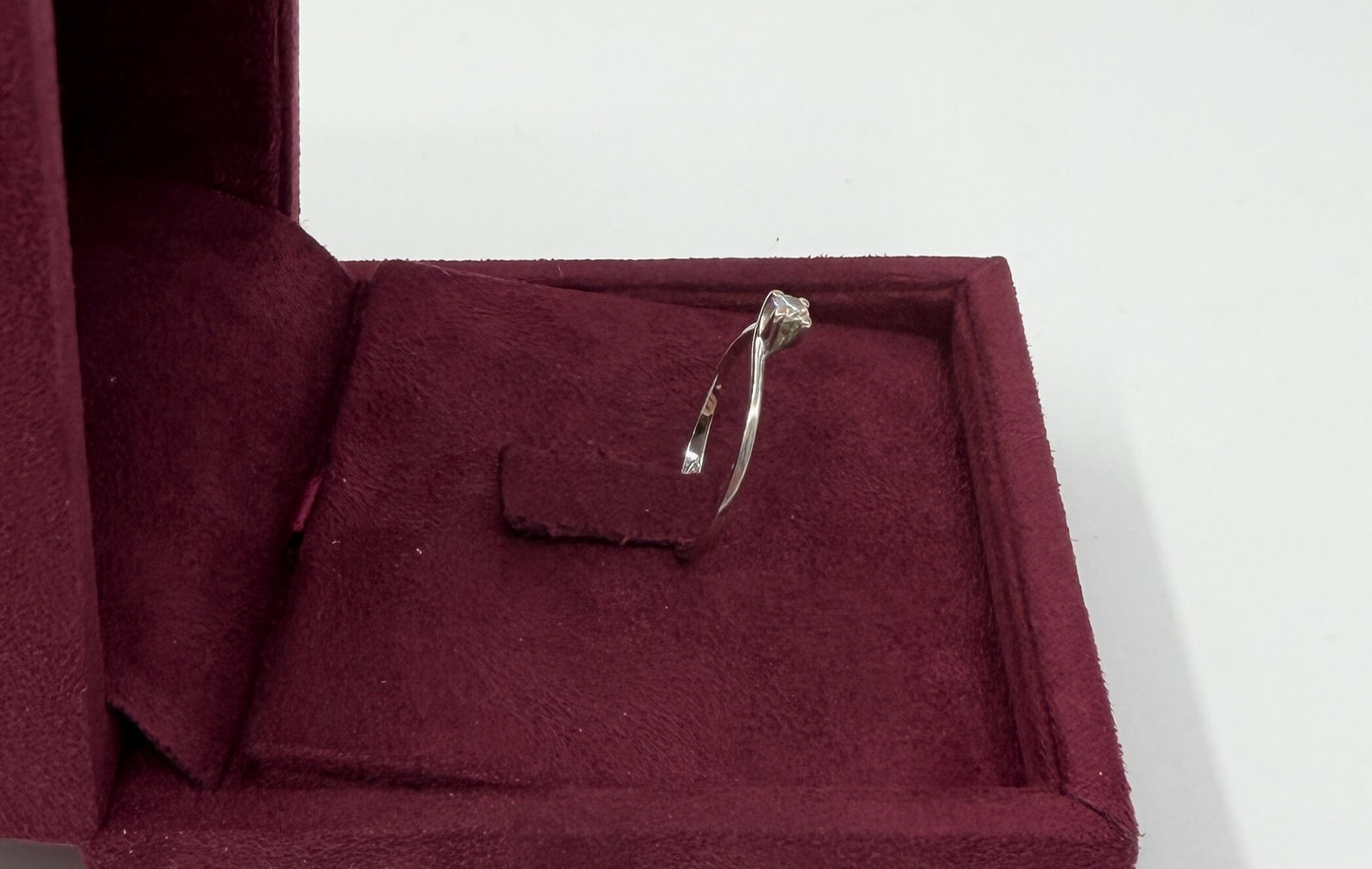 ANELLO SOLITARIO IN ORO 18KT BIANCO