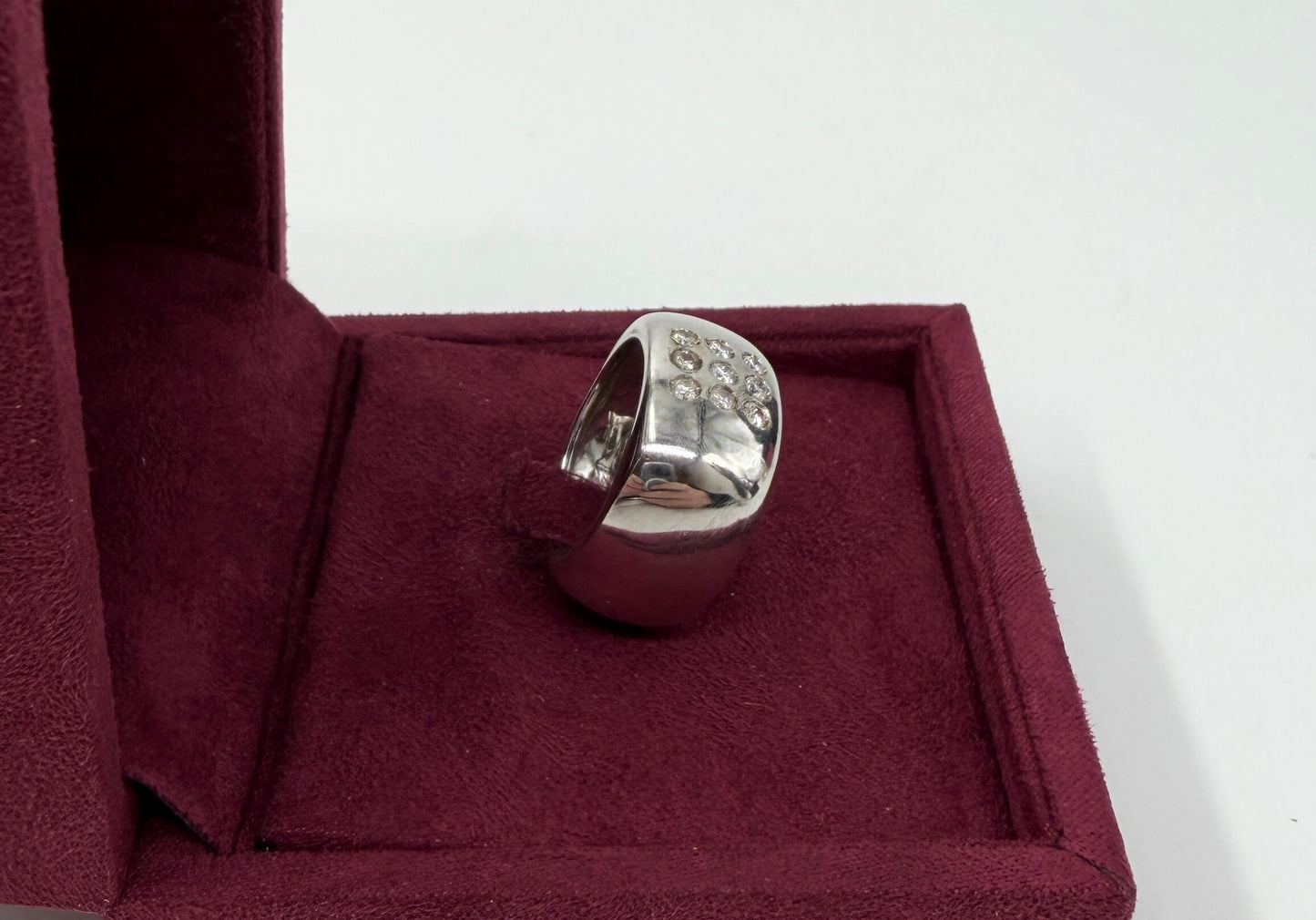 ANELLO IN ORO 18KT BIANCO CON DIAMANTI