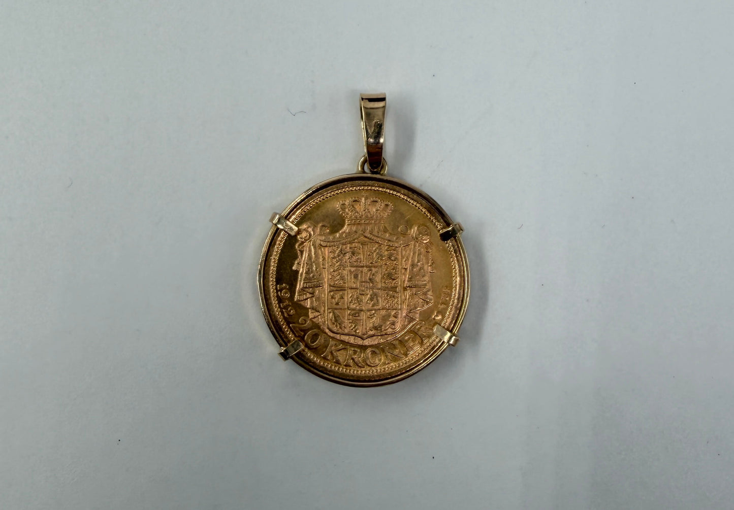 CIONDOLO ORO 18KT GIALLO CON MONETA "20 KRONER"