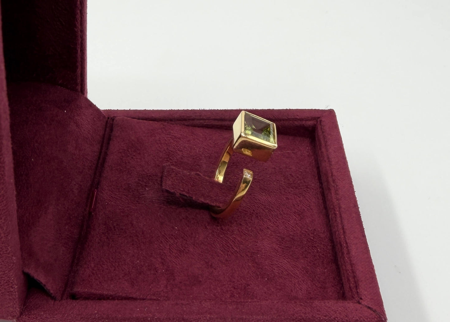 ANELLO IN ORO 18KT GIALLO CON TORMALINA E DIAMANTE