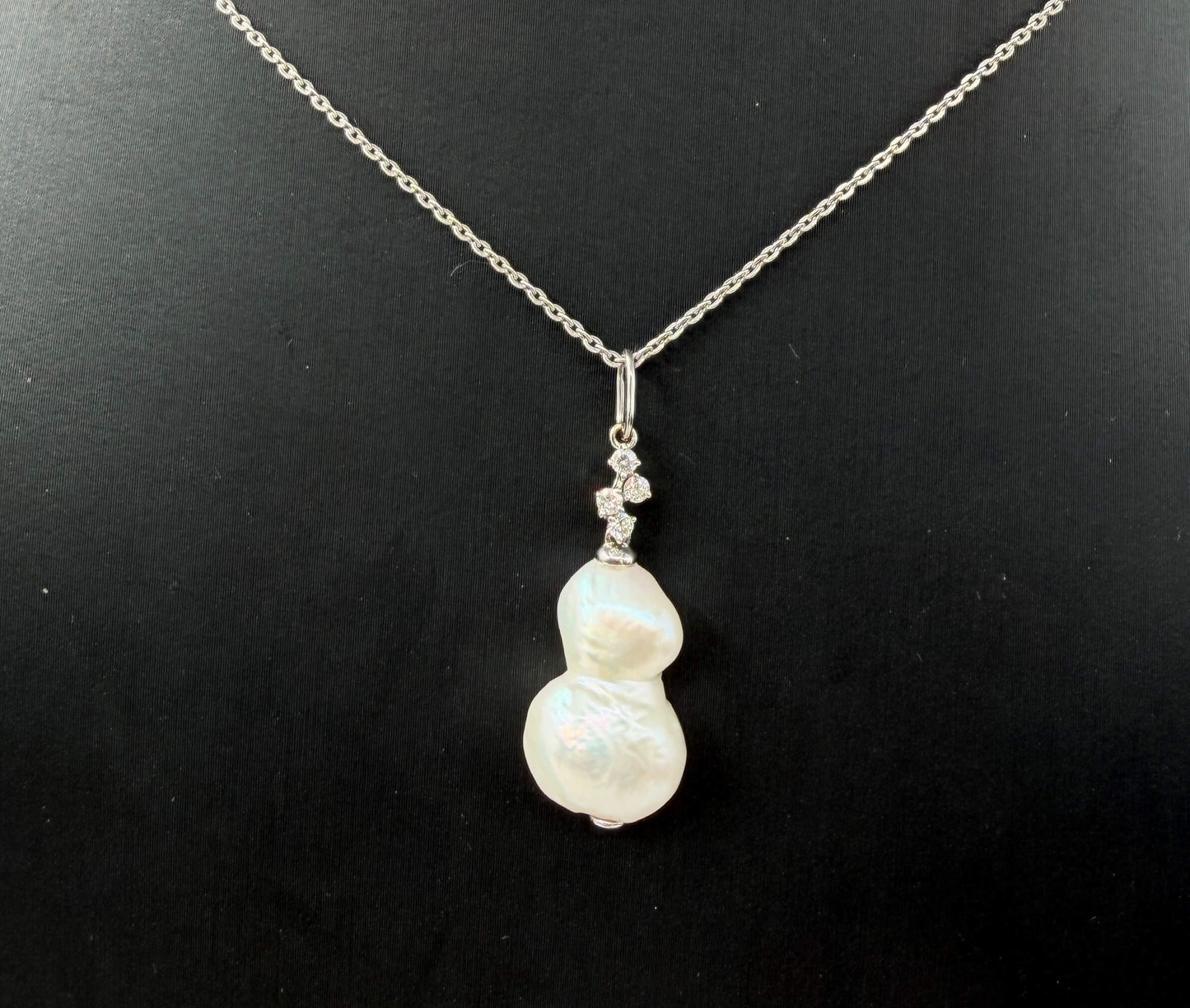 COLLANA ORO 18KT BIANCA CON DIAMANTI E PERLA