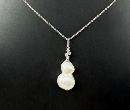 COLLANA ORO 18KT BIANCA CON DIAMANTI E PERLA