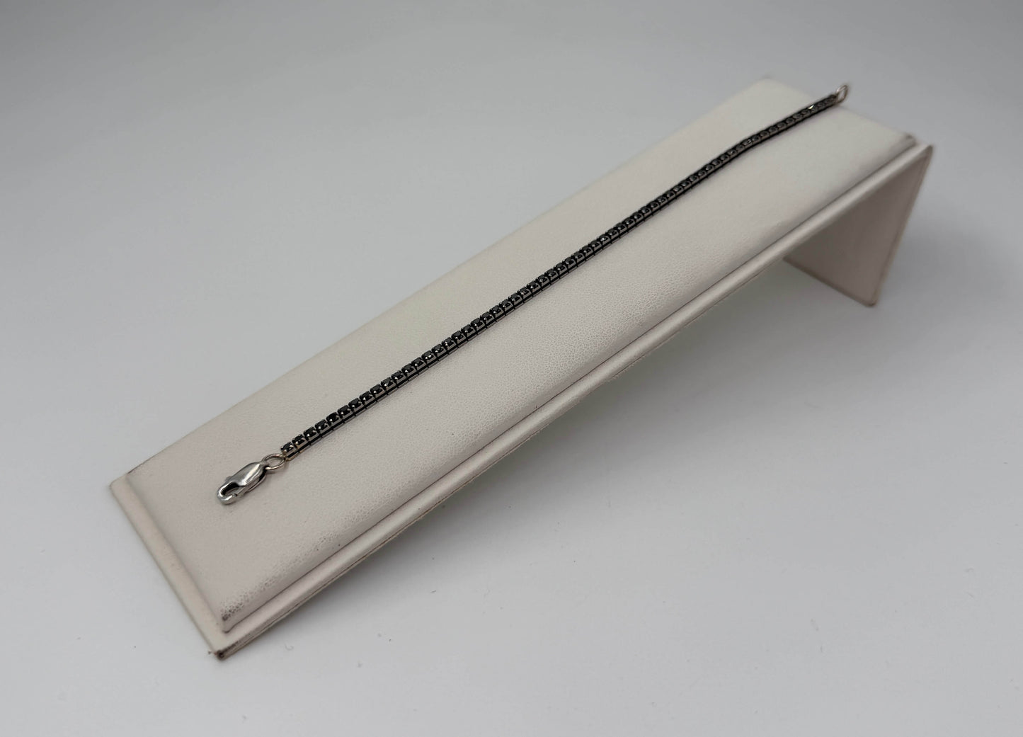 BRACCIALE 18 KT BIANCO CON DIAMANTI NERI