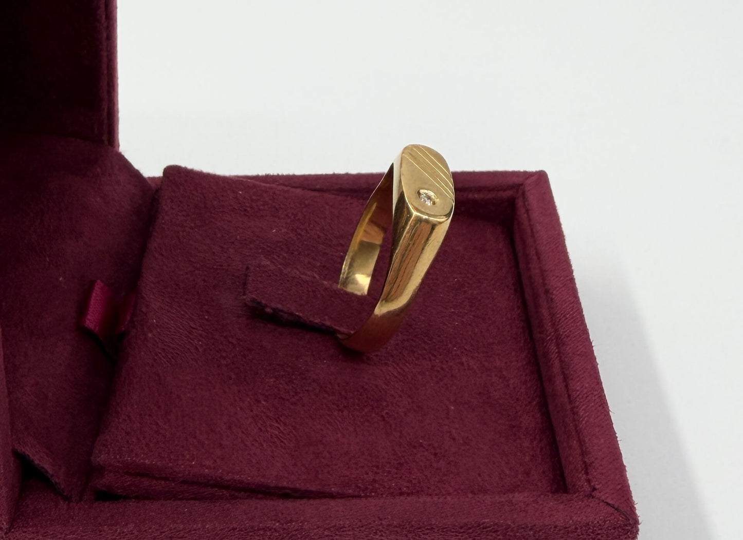 ANELLO IN ORO 18KT GIALLO CON DIAMANTE