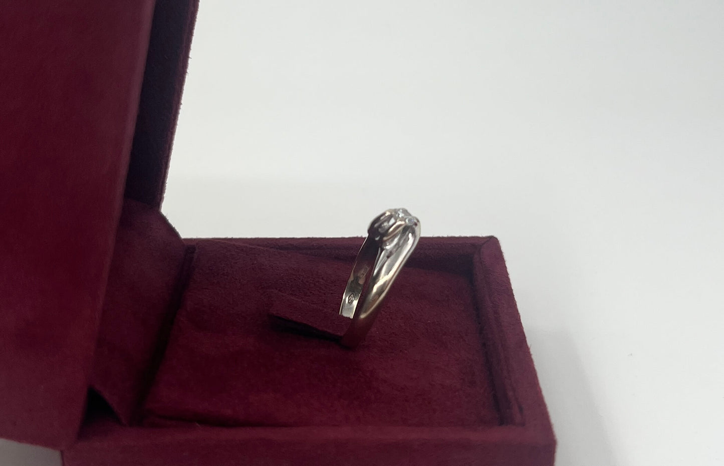 ANELLO SOLITARIO IN ORO 18KT BIANCO