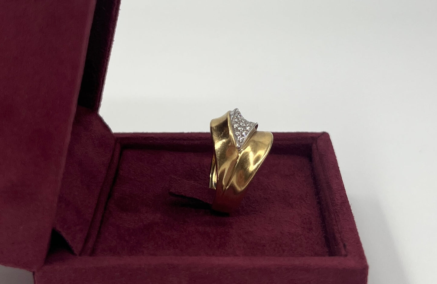 ANELLO IN ORO 18KT GIALLO CON DIAMANTI