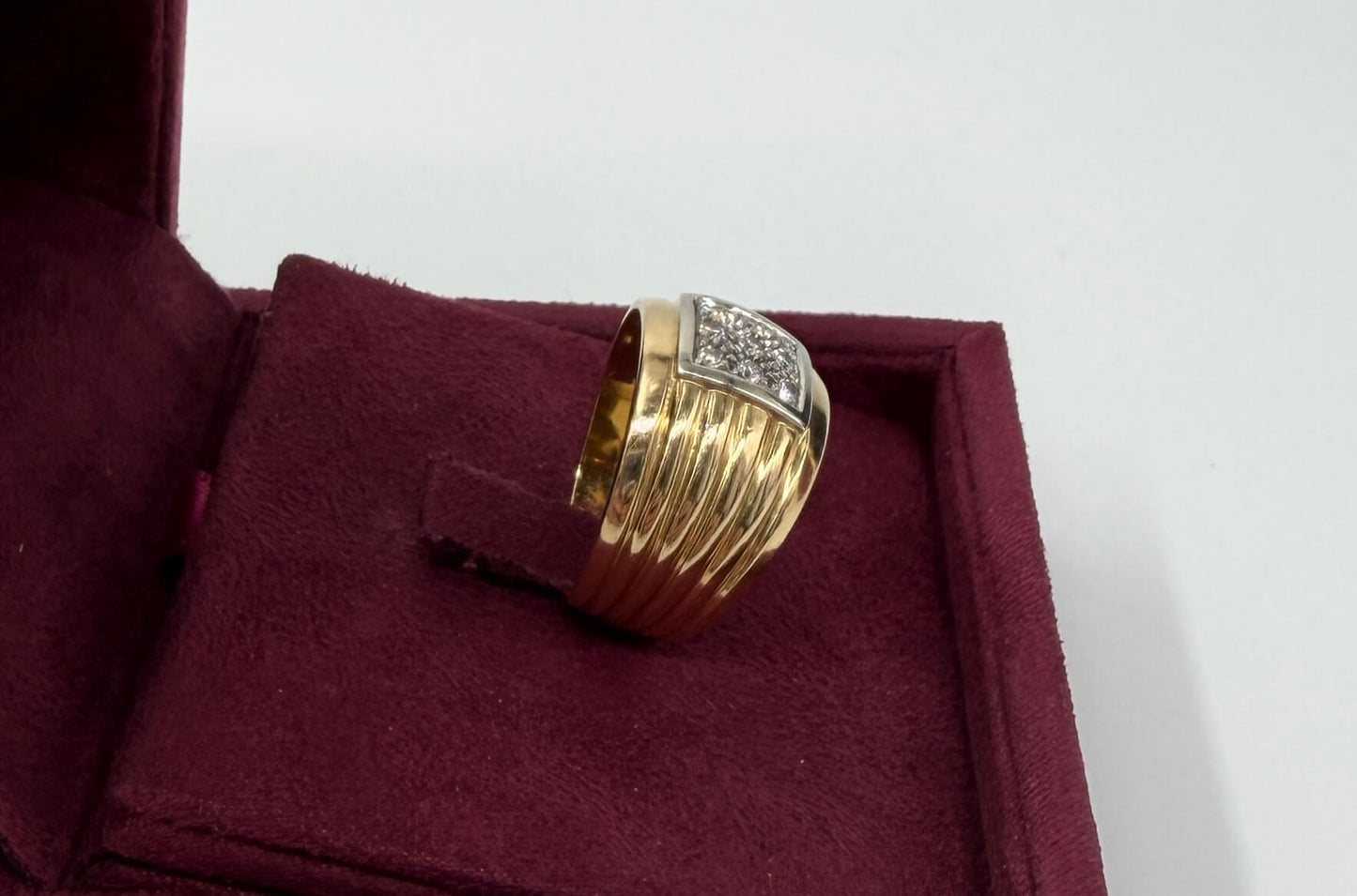 ANELLO IN ORO 18KT GIALLO CON DIAMANTI