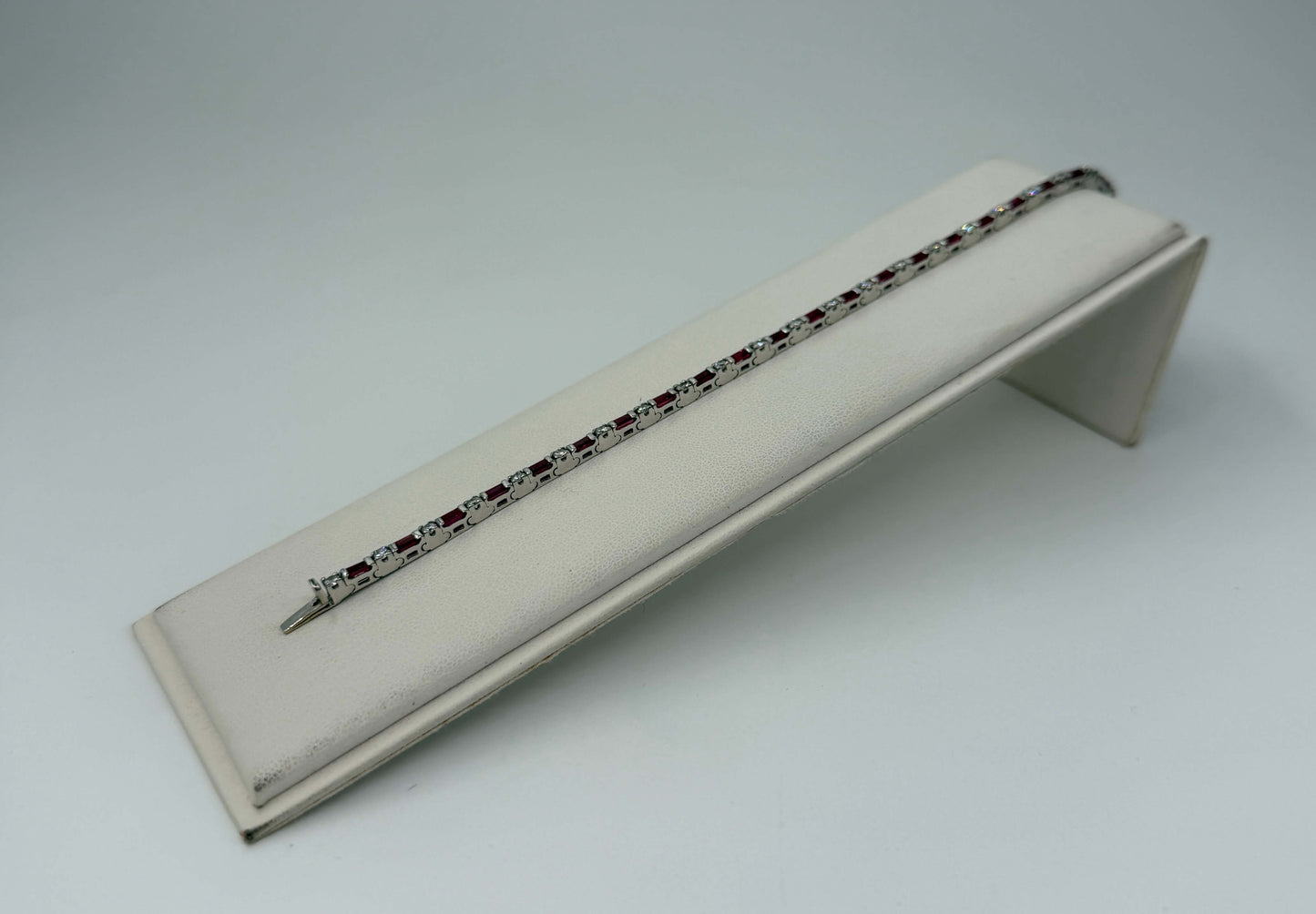 BRACCIALE TENNIS 18KT CON DIAMANTI E RUBINI