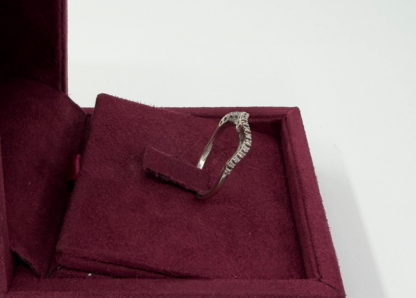 ANELLO IN ORO 18KT BIANCO CON DIAMANTI