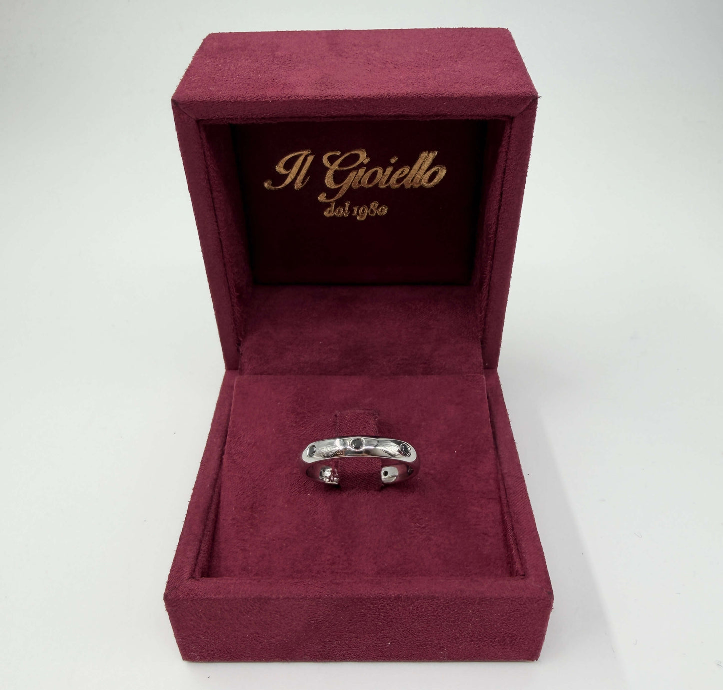 ANELLO IN ORO 18KT BIANCO CON DIAMANTI NERI