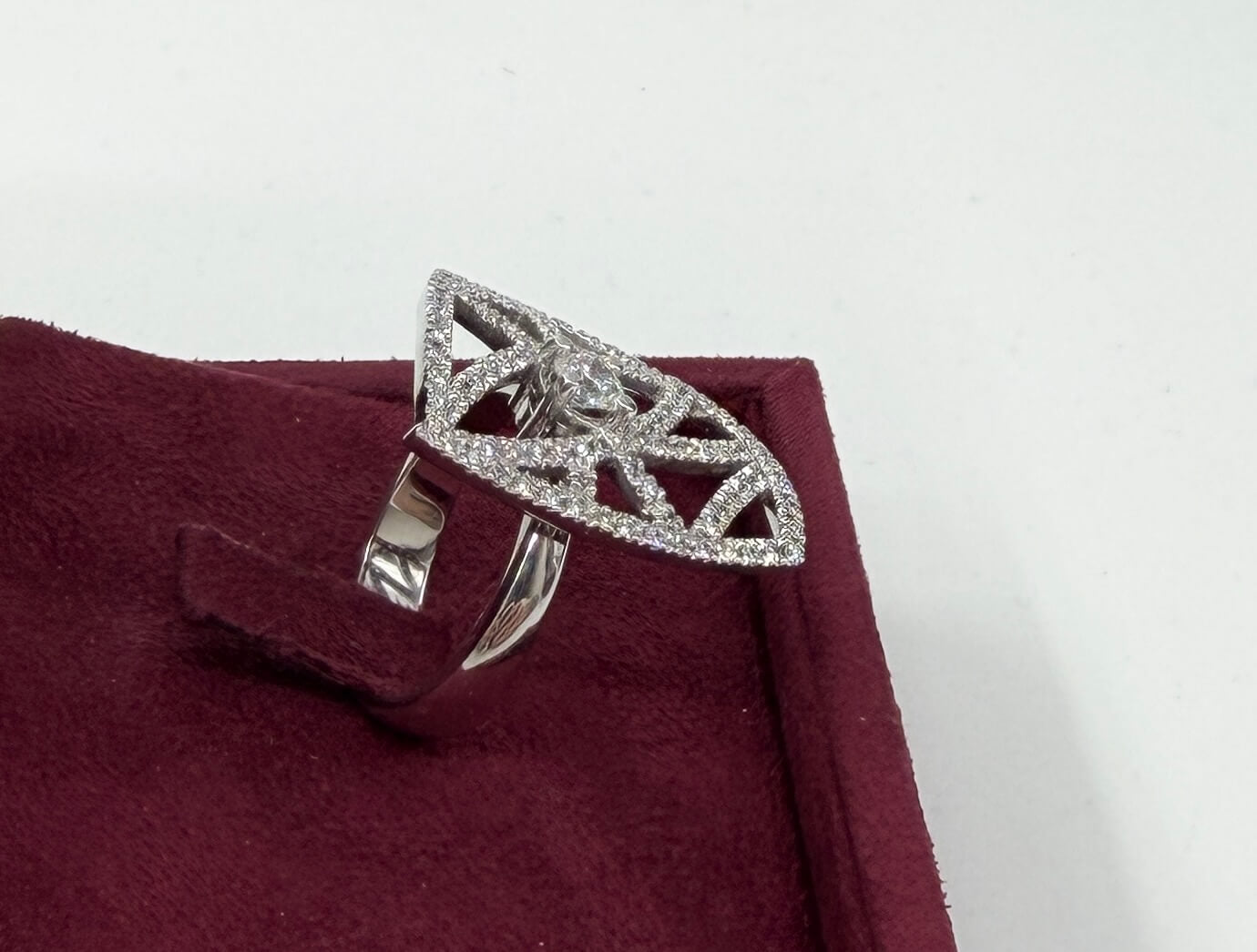 ANELLO IN ORO 18KT BIANCO CON DIAMANTI NATURALI CERTIFICATI
