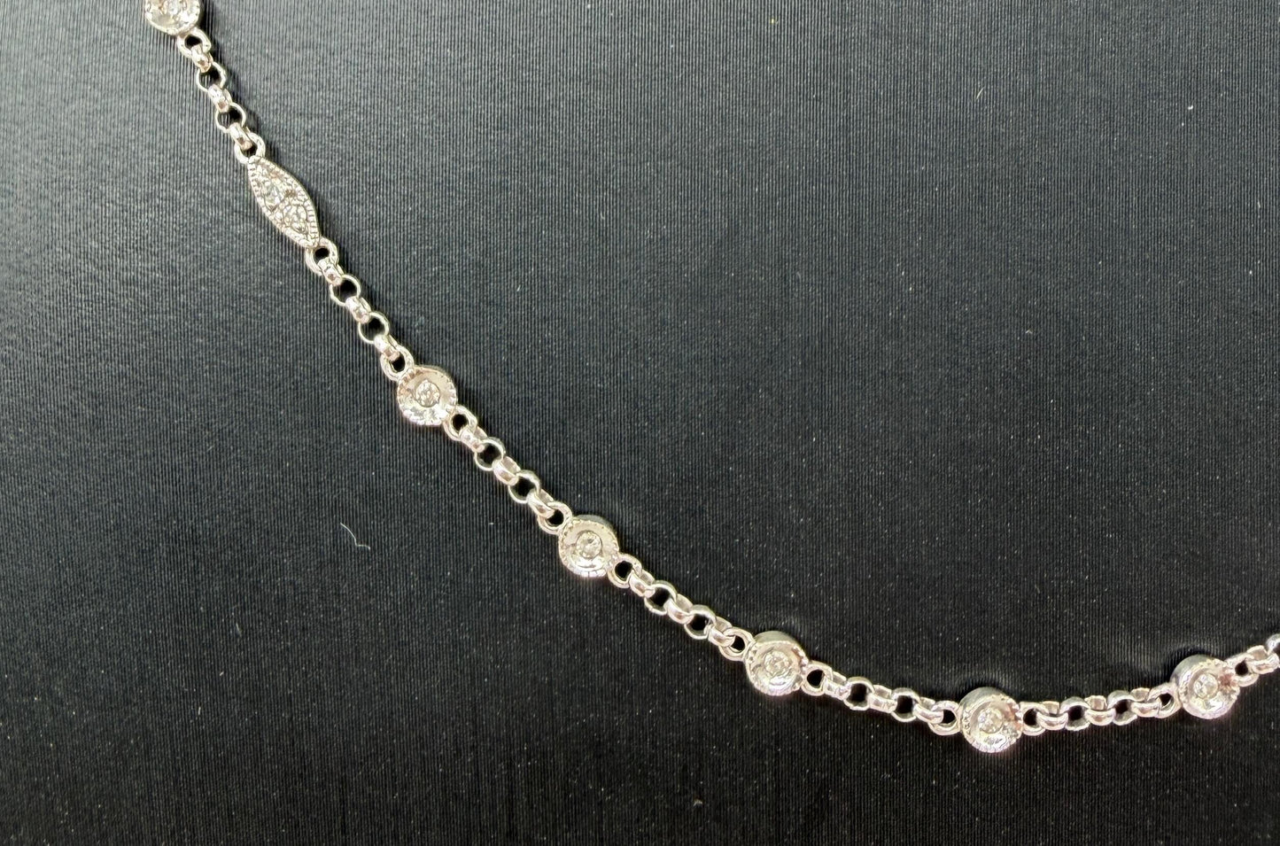 COLLANA ORO 18KT BIANCA CON DIAMANTI