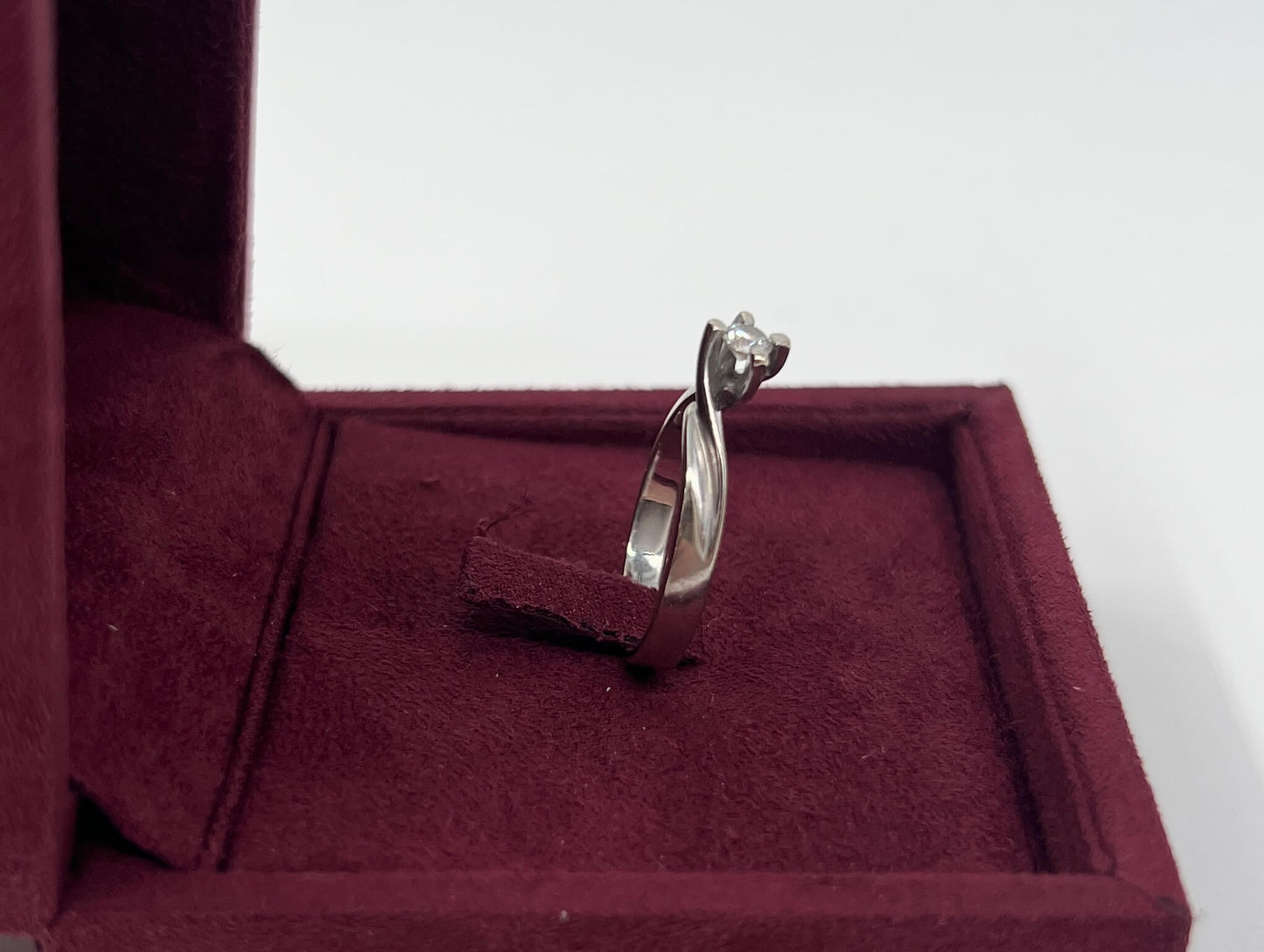 ANELLO SOLITARIO IN ORO 18KT BIANCO