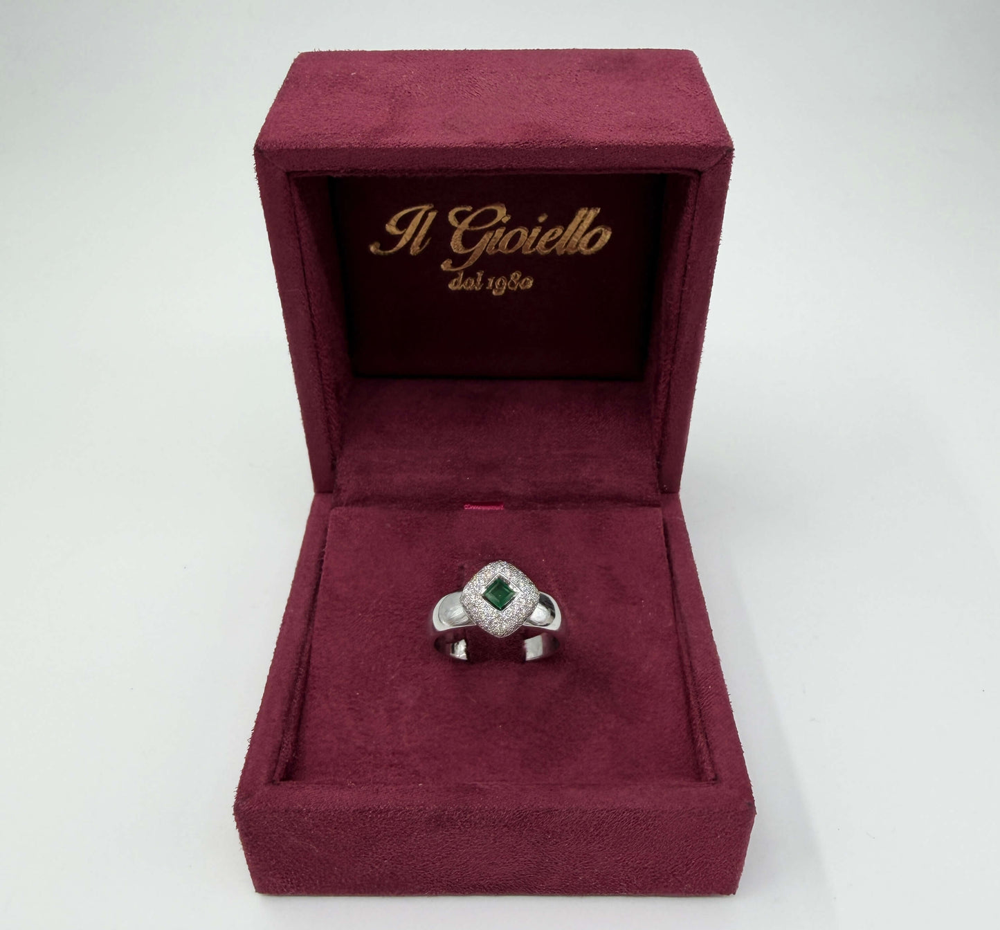ANELLO IN ORO 18KT BIANCO CON DIAMANTI E SMERALDO