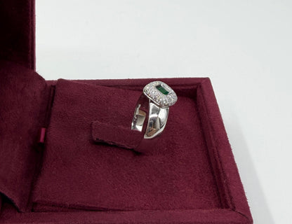 ANELLO IN ORO 18KT BIANCO CON DIAMANTI E SMERALDO