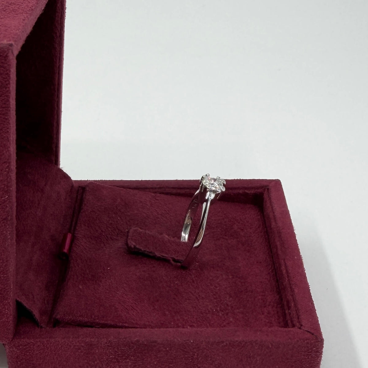 ANELLO ORO 18KT BIANCO solitario 8 punte CON DIAMANTE NATURALE VS/G 0.45ct - 3.60 gr