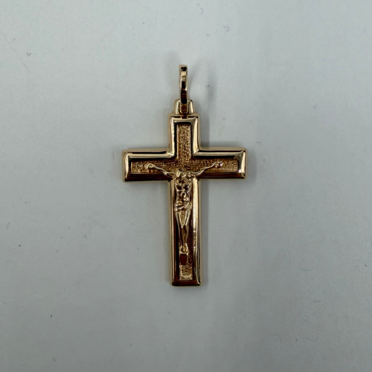 CIONDOLO ORO 18KT GIALLO Croce Con Corpo in Rilievo 3.34 gr
